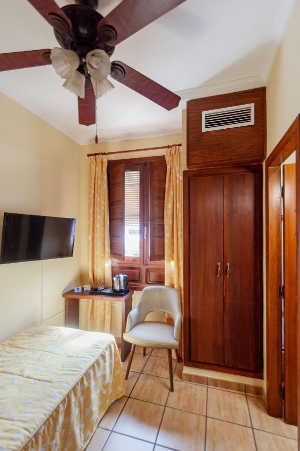 Hostal Loreto Denia Ngoại thất bức ảnh